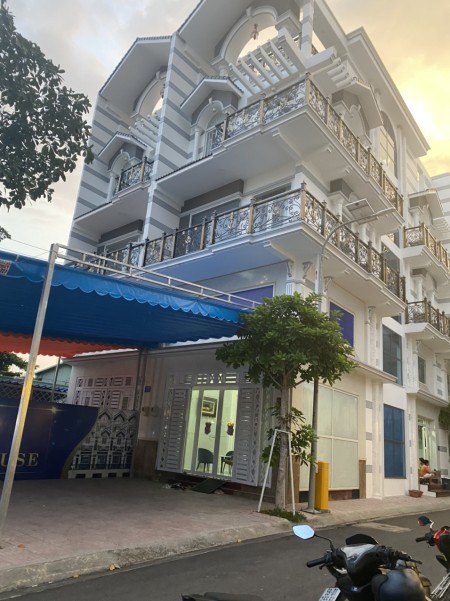 Bán nhà phố cao cấp mặt tiền đường Quận Bình Tân, giá đầu tư sinh lời