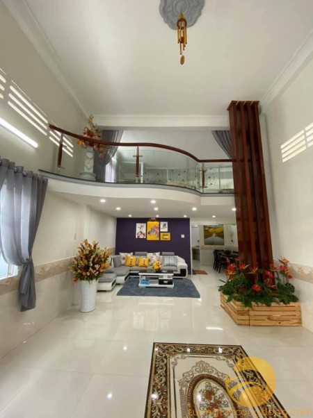 Bán nhà Bồ Đề vị trí hiếm, oto lùi cửa, cạnh hồ Lâm Du lh 0372582407
