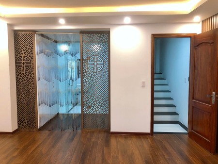 Nhà đẹp Yên Hoà cách mặt phố 20m DT 36m² x 5 tầng giá bán 3,75 tỷ đồng