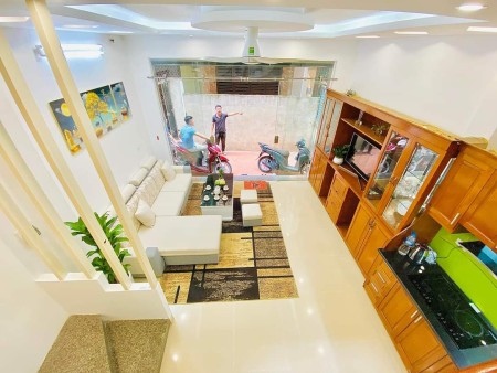 Bán gấp căn nhà đường Cầu Giấy diện tích 60m2, giá 6.5 tỷ, lh 0935777266