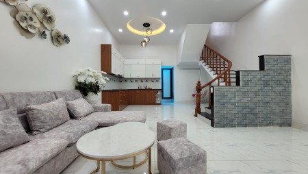 Cần bán nhà Việt Hưng Long Biên ô tô tánh vỉa hè 70m2 mt 5.5m, giá 9.1 tỷ