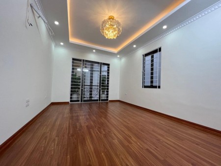 Bán nhà Chính Kinh, nhà siêu đẹp ở ngay, diện tích sử dụng 45m2, giá 6.8 tỉ