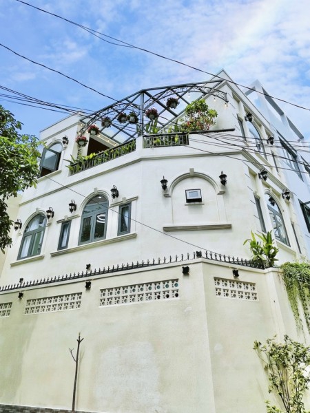 Bán nhà góc 2 mặt tiền, nở hậu, xe ôtô đậu trước nhà khu dân cư hiện hữu