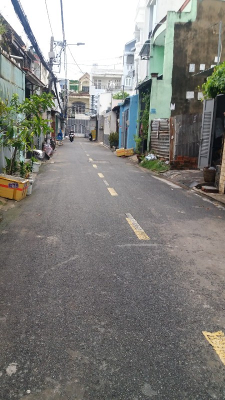 Bán nhà hẻm xe hơi 1 trệt 2 lầu, tiện ích di chuyển qua các quận trung tâm, gần trường học, chợ v.v