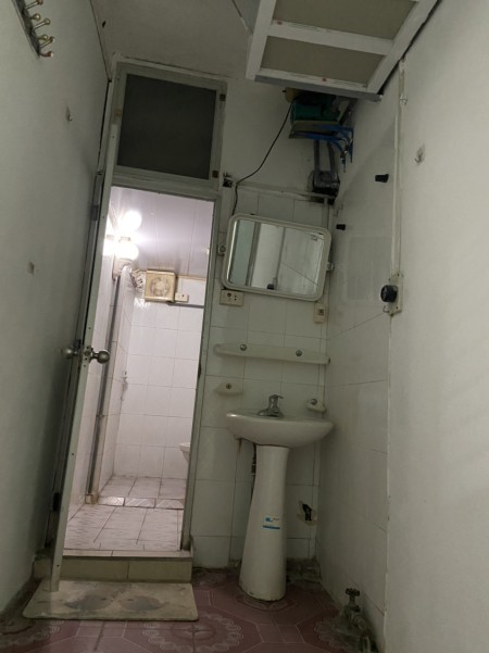 Bán gâp nhà tập thẻ Thành Công 46m2, 1.75 tỷ thích hợp hộ gia đình, ô tô đỗ tận cửa, dắt xe máy lên