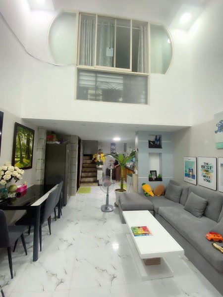 Chủ nhà đi Mỹ nên bán nhanh siêu phẩm 1 trệt 2 lầu trang bị full nội thất giảm mạnh đến 500tr
