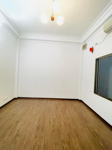 Bán nhà phố Quan Hoa- Cầu Giấy, diện tích rộng, ở ngay.