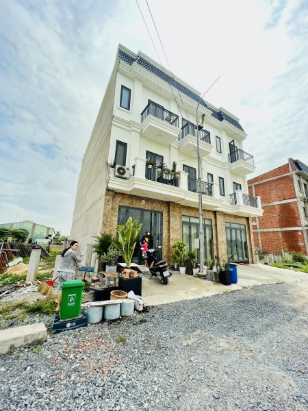 Nhà 1 trệt 2 lầu ngay trung tâm chợ Búng Thuận An Bình Dường, sổ hồng riêng, giá 4 tỷ