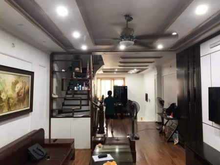 Bán nhà ô tô đỗ cửa, gần Đền Lừ Hoàng Mai 52m x 5 tầng, mặt tiền 4.2m, giá 9.8 tỷ.