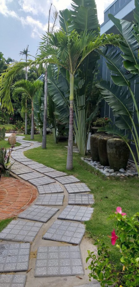 Bán khách sạn và nhà nghĩ với diện tích 32000m2 liên hệ 0772856505