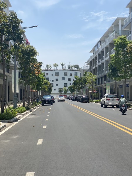 Bán Shophouse SARITOWN Sala trị giá bán 116 tỷ có bãi đỗ ô tô