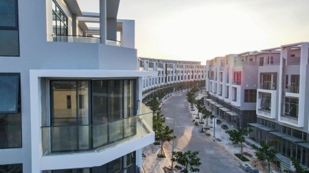 Bán nhà 1 trệt 3 lầu, trung tâm tp Phan Thiết, sổ hồng riêng, full thổ cư!
