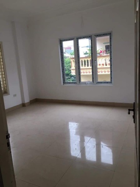 Bán nhà phố Ngọc Lâm, diện tích sử dụng 68m2 4 tầng, mặt tiền 4,2 m 6,8 tỷ