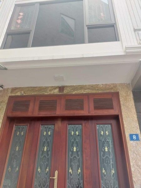 Bán nhà Ngọc Thuỵ, dt 53m2, 5 tầng mt 3.8m, giá 5.2 tỷ, gần công viên, trường học