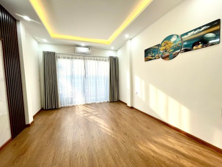 Bán nhà 5 tầng lô góc phố Gải Phóng giá 3.85 tỷ thương lượng