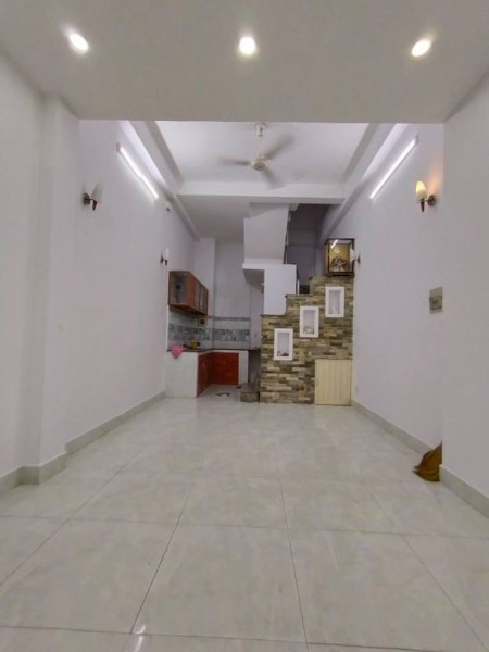 Nhà hiếm Cách Mạng Tháng Tám quận 10 diện tích 8,28m², giá 5,6 tỷ đồng