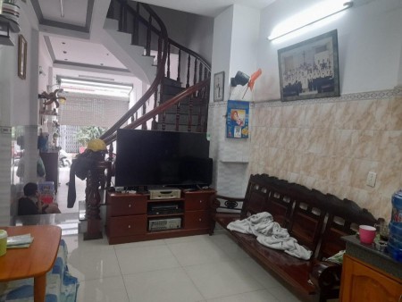 Bán nhà phố Vương Thừa Vũ phân lô Quân Đội ô tô tránh, thoáng trước sau, thông 2 phố hơn 5 tỷ