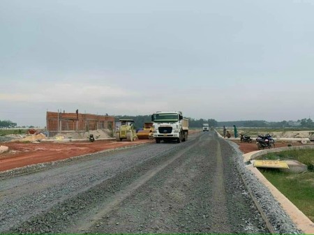 Bán lô đất ngay sau lưng siêu thị, giá rẻ bất ngờ, chủ cần bán gấp