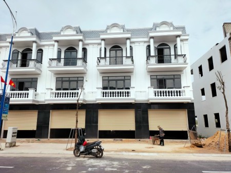+ Chỉ thanh toán 40% (1,2 tỷ) sở hữu nhanh căn nhà phố thương mại
