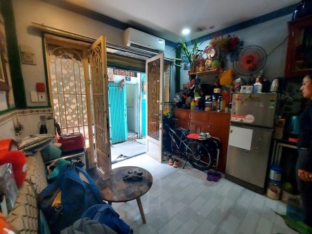 Bán nhà chính chủ tại Quận 7 diện tích 25m² với giá 980 triệu