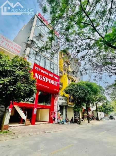 Bán Toà Văn Phòng Cầu Giấy Nguyễn Đình Hoàn nhà xây mới thang máy vỉa hè to, mt 4.5m- 63m2
