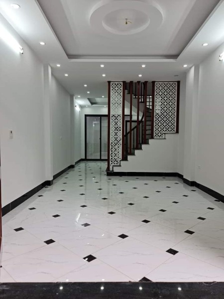 Bán nhà Lĩnh Nam Quận Hoàng Mai DTSD 48m² x 5 tầng, mặt tiền 4m, giá 5 tỷ đồng