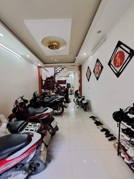Bán nhà Lĩnh Nam, Hoàng Mai diện tích 58m2 4 tầng, MT 3.7m, giá 7.85 tỷ