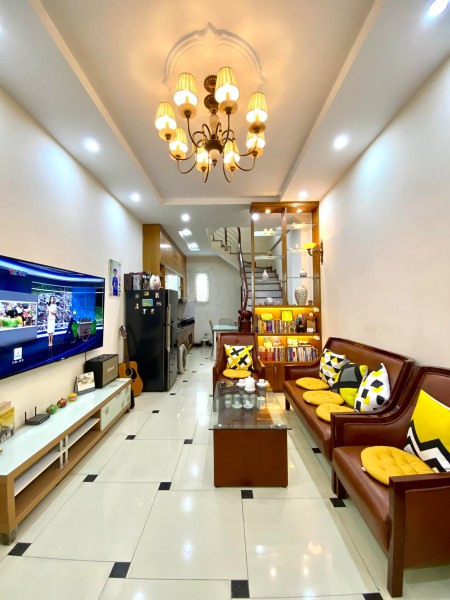 Bán nhà Ngọc Thuỵ Long Biên 5 tầng giá 4.7 tỷ, phân lô dân xây ô tô đỗ cổng, nở hậu