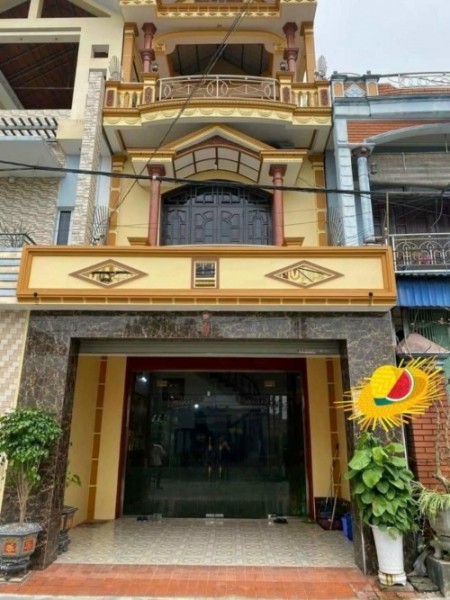 Cần tiền bán gấp nhà 3 tầng 100m2 Tân Lễ, Hưng Hà, Thái Bình. Giá đẹp