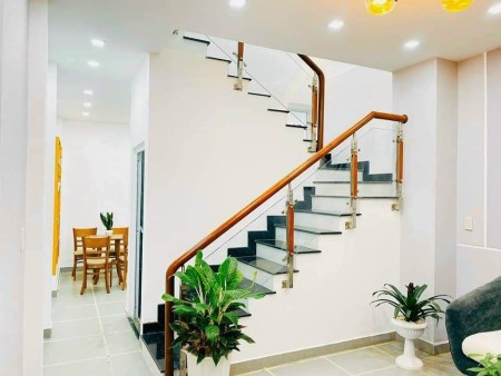Nhà bán giá rẻ Bờ Bao Tân Thắng, 3 lầu, dtsd 70m2 Aeon, chủ ngộp bank
