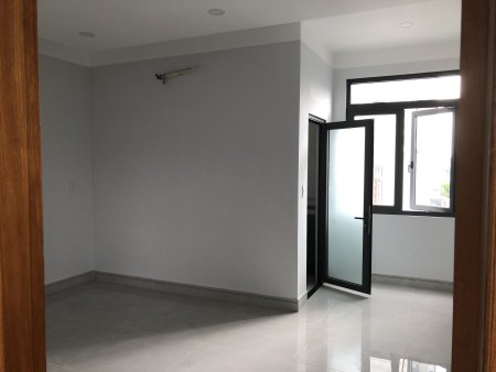 Nhà 1 trệt, 2 lầu đúc kiên cố, Dĩ An giá bán 3.5 tỷ, diện tích 68m2, tiện ích đủ