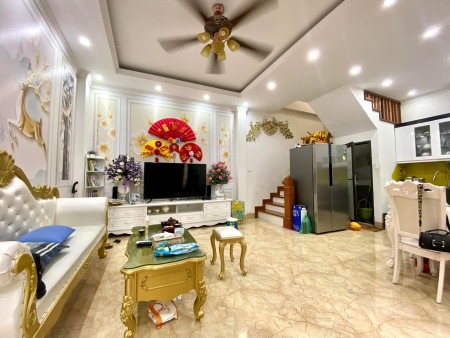 Bán nhà Nguyễn Văn Cừ full nội thất đẹp long lanh liên hệ 0966067112