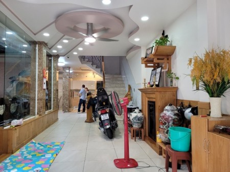 Nhà biệt thự đường Cách Mạng Tháng Tám Quận 10, bề ngang 7m, xe hơi đỗ 24/7