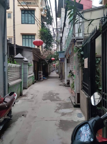 Bán nhà ngõ lớn 175 Lạc Long Quân 5p ra Hồ Tây tiện ích ngập tràn