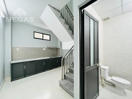 Khai trương nhà nguyên căn ngay Âu Cơ khu dân cư đông đúc giá tốt