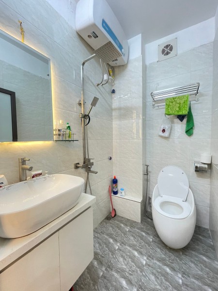 Bán nhà 5 tầng còn mới về ở ngay phố Trung Kính to quận Cầu Giấy Hà Nội