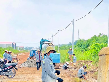 Bán gấp lô đất có tiện ích đầy đủ gồm trường học, chợ, khu công nghiệp và gần quốc lộ