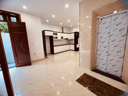 NHANH THÌ CÒN! Hoa hậu giữa Phạm Văn Đồng có thang máy, hồ cá chỉ 6 tỷ, DT 64mx5t, mt 5.2m