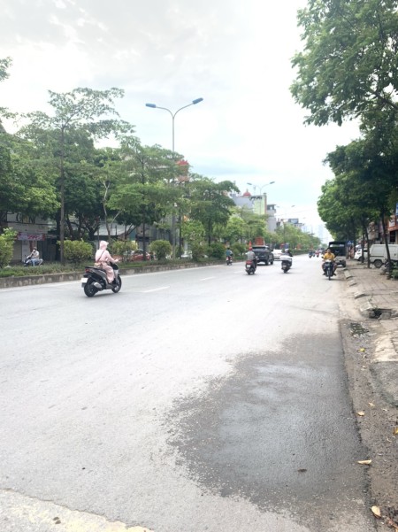Bán nhà mặt tiền Trạm Trôi Quốc Lộ 32 dt 113m2, sổ chính chủ