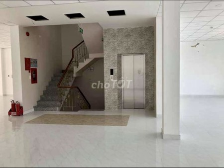 Cho thuê văn phòng, kho, xưởng may tầng 3 rộng 240m2 lh 0908198315