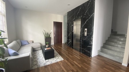 Cho thuê shophouse full nội thất, có thang máy, giá tốt 10.000$