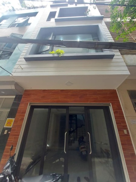 Nhà mới Ngô Gia Tự Long Biên gara ôtô thang máy thoáng trước sau, chỉ 7 tỷ