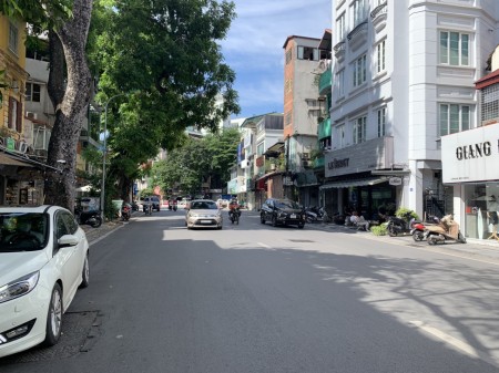 Bán mảnh đất trung tâm Q Hoàn Kiếm diện tích 90m2, mặt tiền 9m giá nhỉnh 14 tỷ LH 0902298826