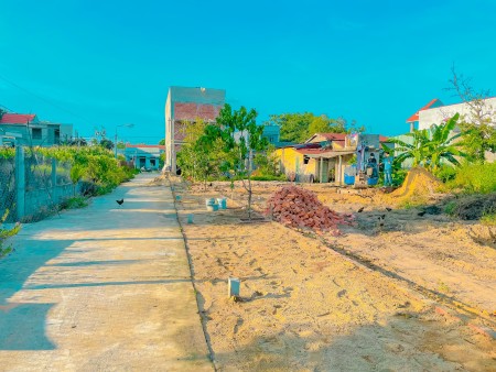 E đang có 7 lô giáp ranh TP.Đà Nẵng 15km giá 750 triệu/lô