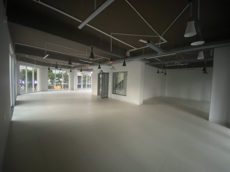 Cho thuê CẶP Shophouse căn góc Saritown đã hoàn thiện máy lạnh âm trần, thang máy. Giá 13,500$