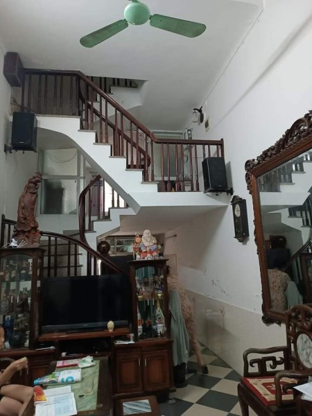 Bán nhà Hoàng Mai 47m x 4 tầng, mặt tiền 3.6m, giá 3.3 tỷ sổ sẵn