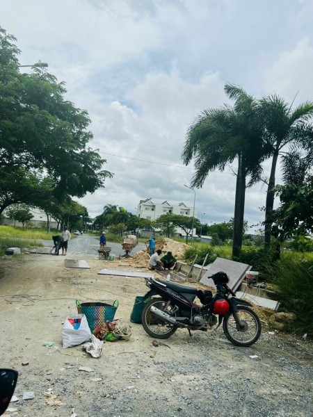 Chính chủ em bán gấp 1 cặp ngay đường 36m gần trung tâm thương mại KĐT Daresco