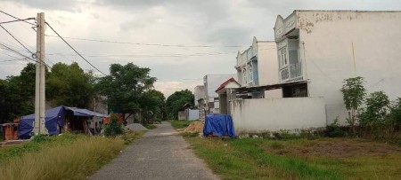 Tôi cần bán lô đất cách Quốc Lộ 22 300m khu dân cư hiện hữu
