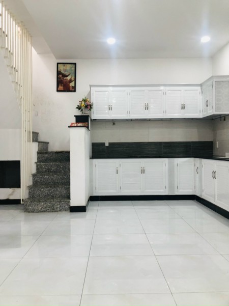 Bán nhà TCH18, quận 12 DT 60m² x 2 tầng ngang 6,8m nở hậu giá 3,85 tỷ đồng