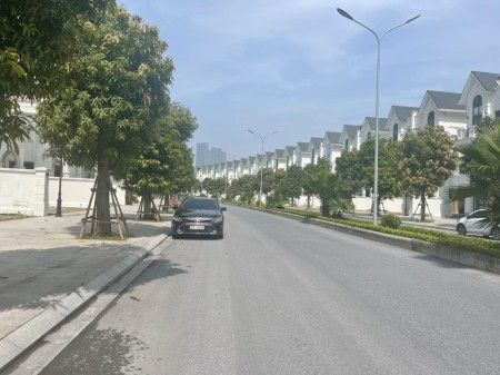 Cần tiền bán gấp biệt thự song lập HA2, 150m2, mặt đường rộng 30m, khu vực KD sầm uất, giá chỉ 26 tỷ